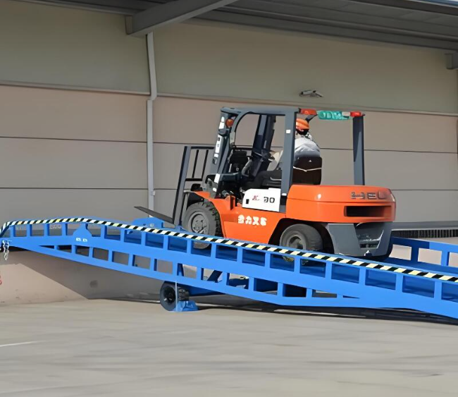 察布查尔移动式卸货平台（叉车用）